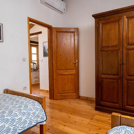 Little Owl Estate - Authentic Istrian Stone 别墅 *