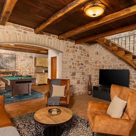 Little Owl Estate - Authentic Istrian Stone 别墅 Bacva