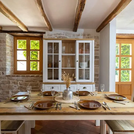 Little Owl Estate - Authentic Istrian Stone * Bacva
