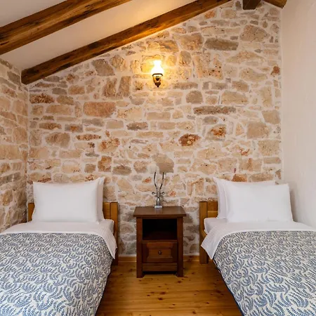 Little Owl Estate - Authentic Istrian Stone Bacva