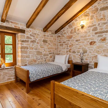 Little Owl Estate - Authentic Istrian Stone * Bacva