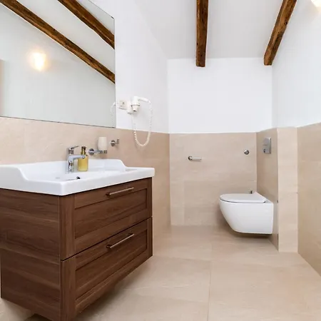 Little Owl Estate - Authentic Istrian Stone 别墅 Bacva